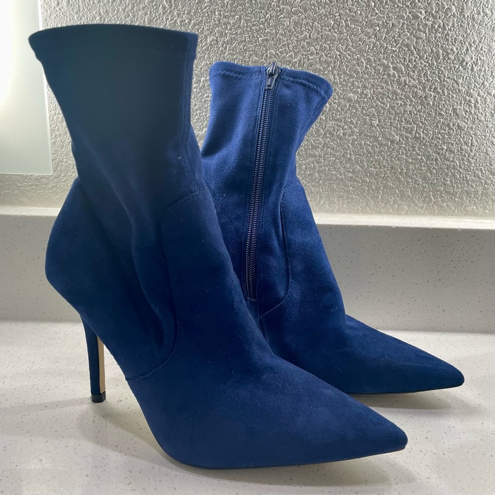 Crushed velvet blue boots